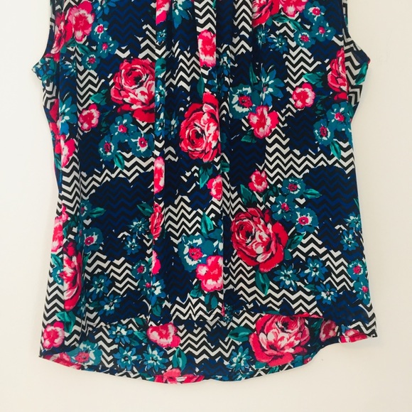 CANDIE’S Sleeveless Pink Floral Blouse Chevron Top Size XL - Picture 4 of 10